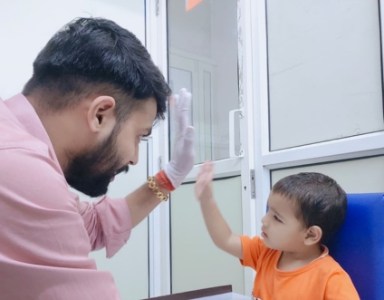 oral placement therapy with child